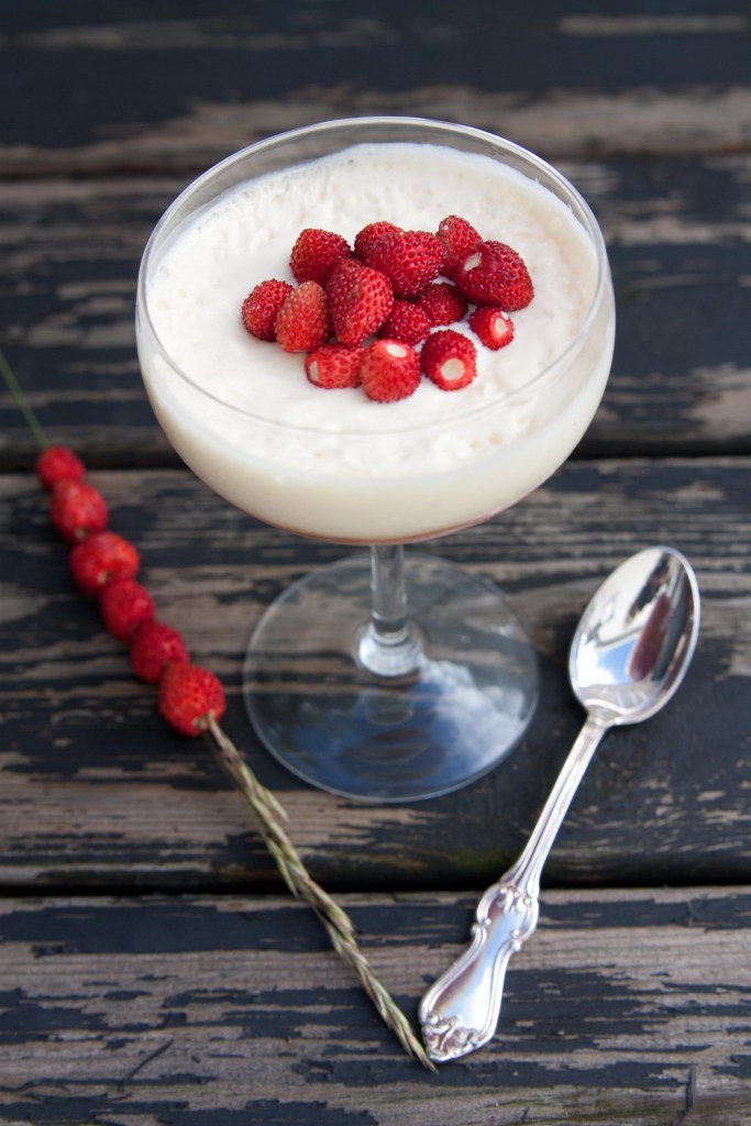 150720 Dessert rabarber och jordgubbar-4001-2