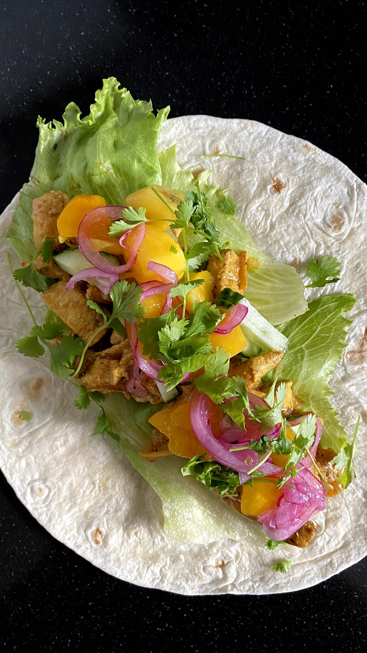 Wrap med currykyckling och mangosalsa GOURMETMORSAN